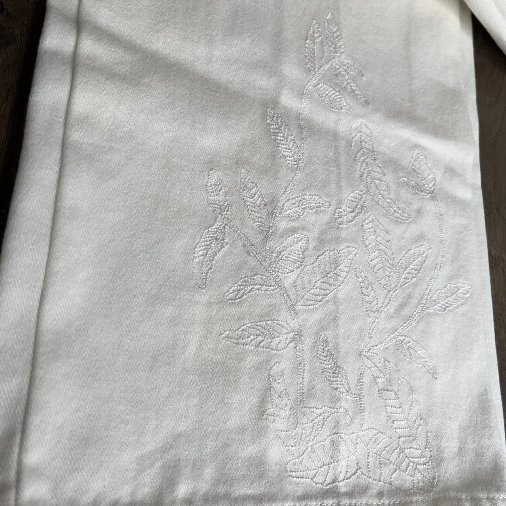 Anne Klein Jeans Womens 14 White 5 Pocket Jeans Embroidery detail at Hem - Picture 4 of 14